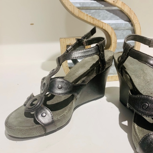AEROSOLES Metallic Wedges/ Sandals - Picture 5 of 5